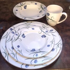 Mikasa Casual Elegance Garden Poetry Five piece place setting